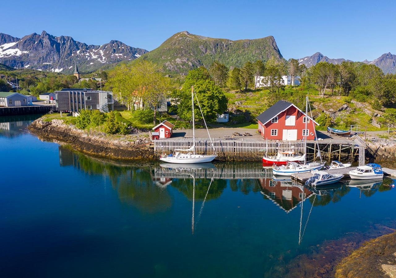 Lofoten Sommerhotell Og Vandrerhjem Kabelvag Exterior photo